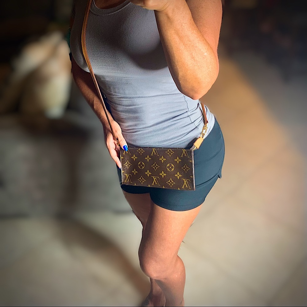 LOUIS VUITTON Monogram Bucket Pouch GM with Louis Vuitton Strap- removable